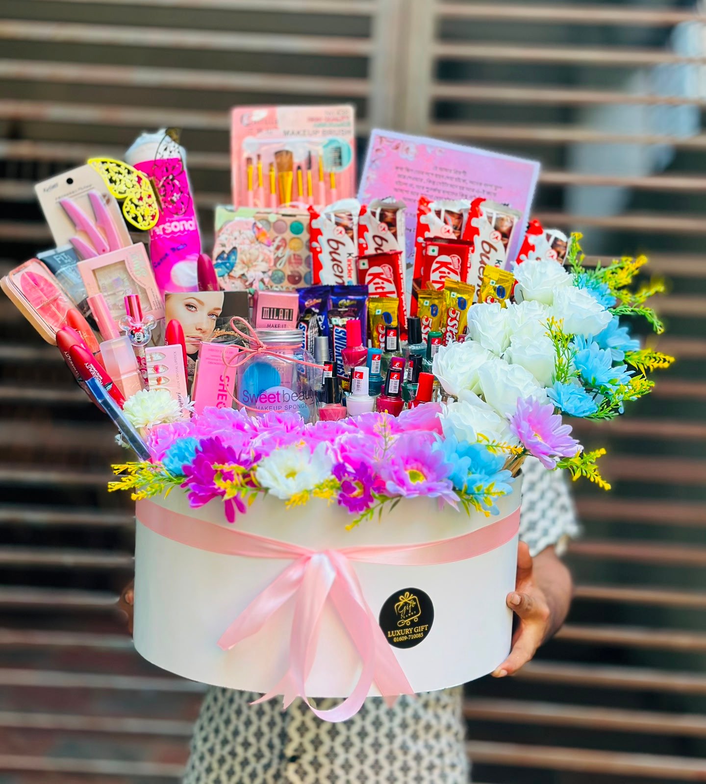 Premium Ladies Beauty & Chocolate Gift Box