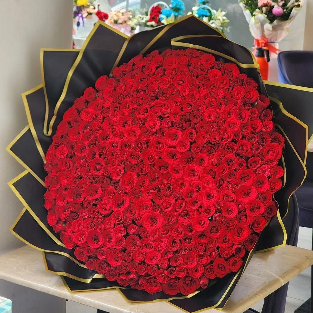 Luxury Giant Red Rose Bouquet1
