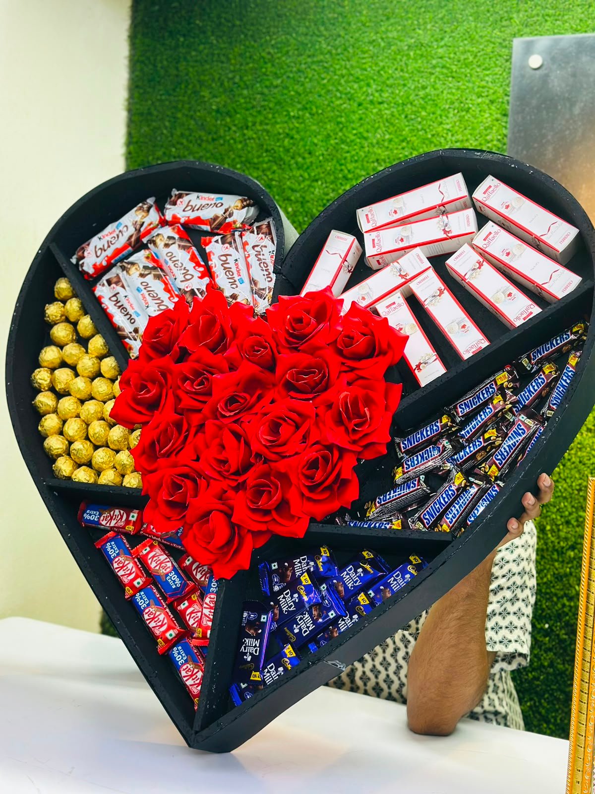 Premium Heart-Shaped Chocolate & Rose Gift Box02