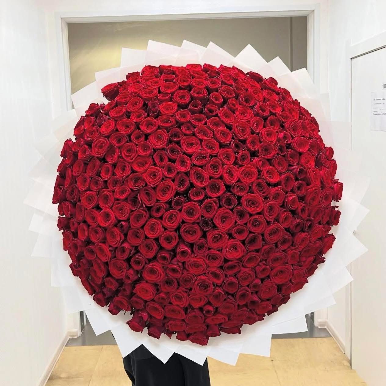 Luxury Giant Red Rose Bouquet4