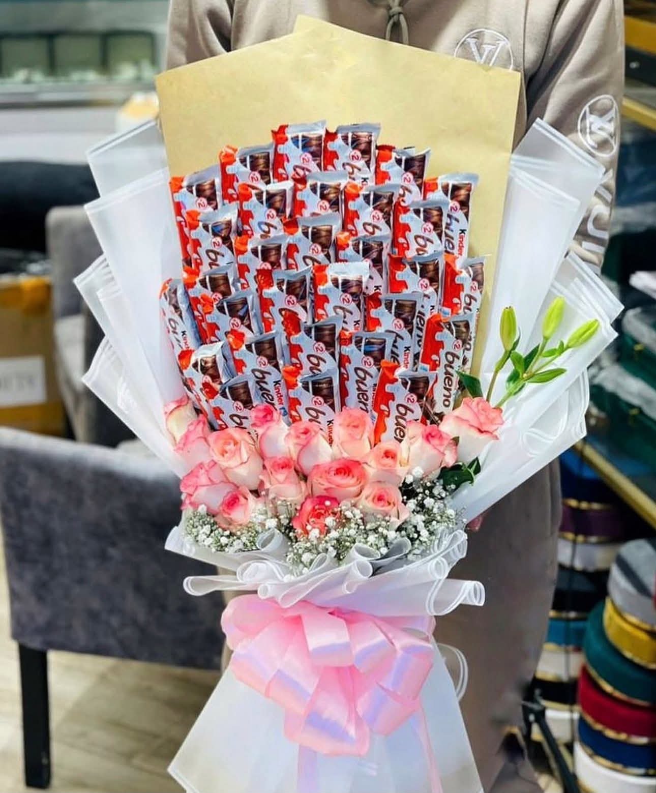 Luxury Kinder Bueno Chocolate & Rose Bouquet